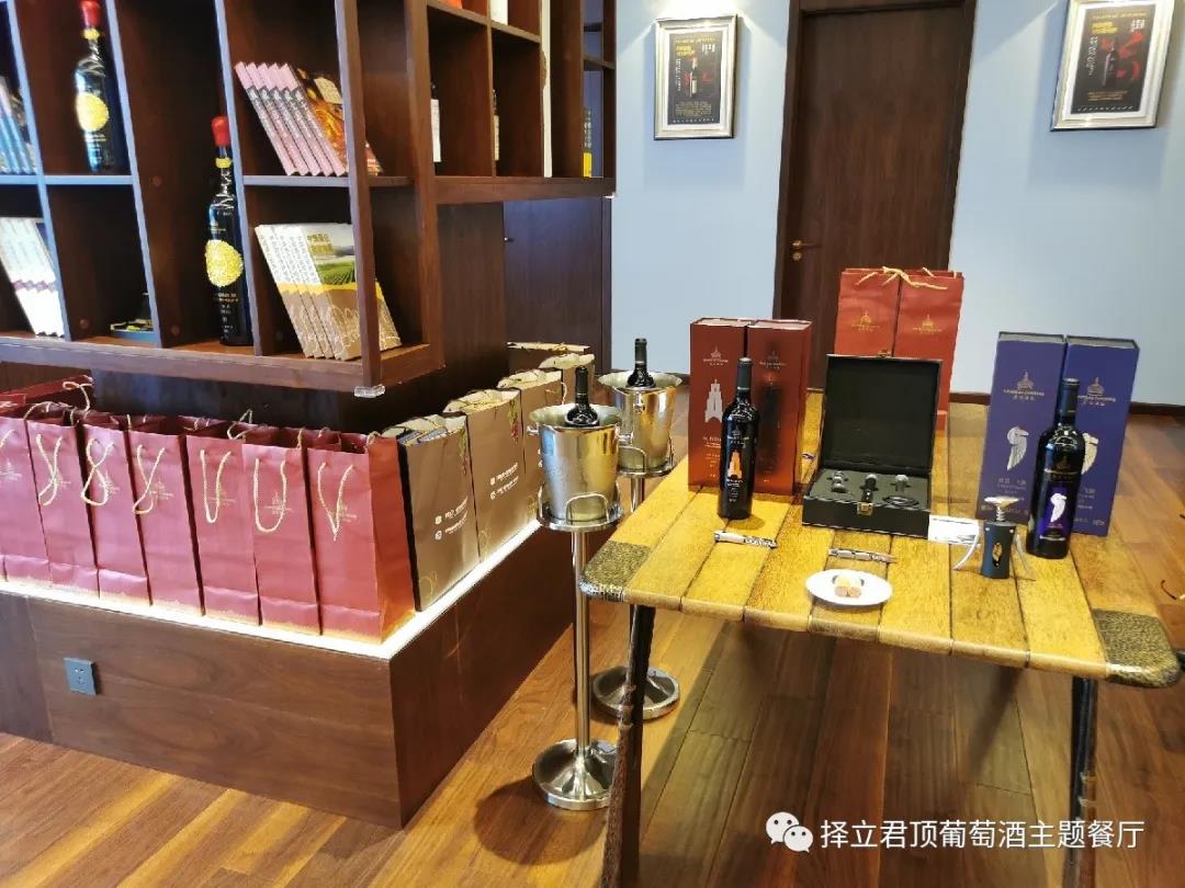 興業(yè)銀行攜手擇立·君頂美酒薈紅酒評鑒會(huì)成功舉辦