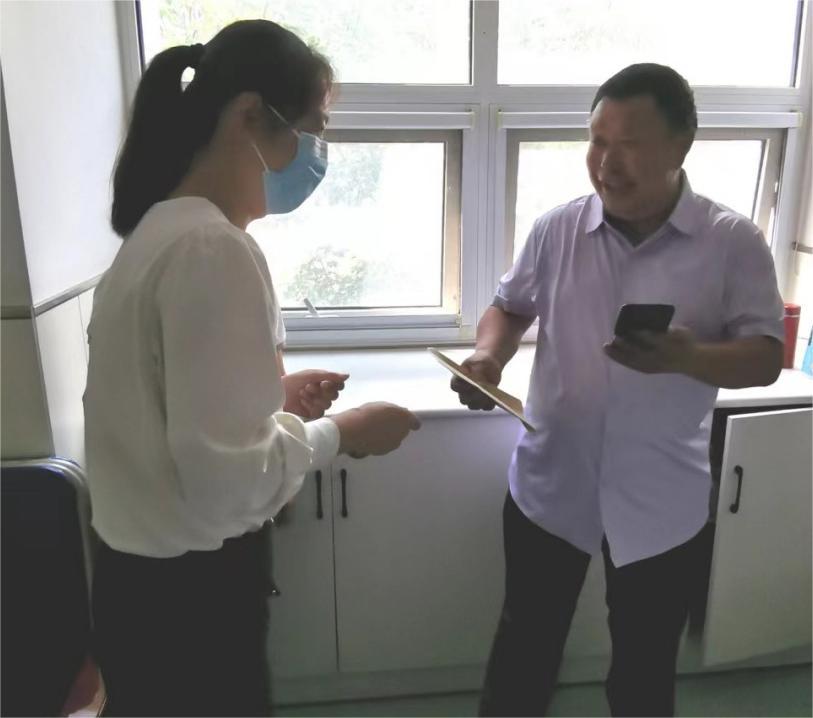 真情慰問暖人心，擇立集團(tuán)探望員工住院家屬